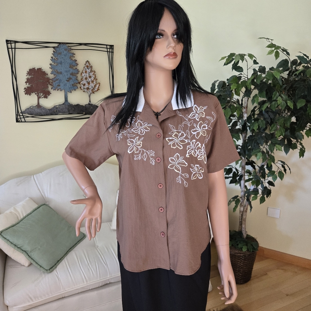 Brown, White, Tan  Short Sleeve Blouse with Embroidered Flowers, Size Small